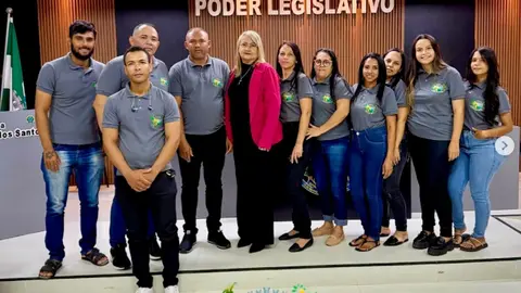 Entrega de fardamento aos servidores.
