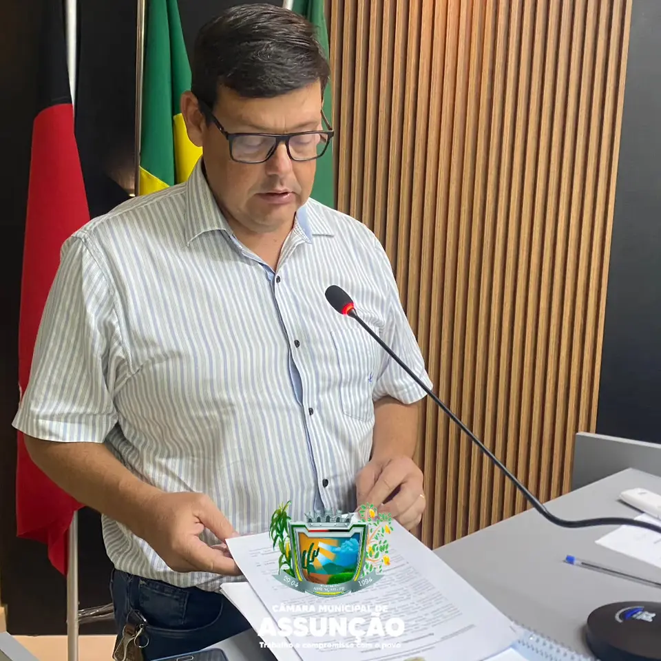 Câmara aprova título de cidadão honorário e requerimentos sobre internet e calçamento
