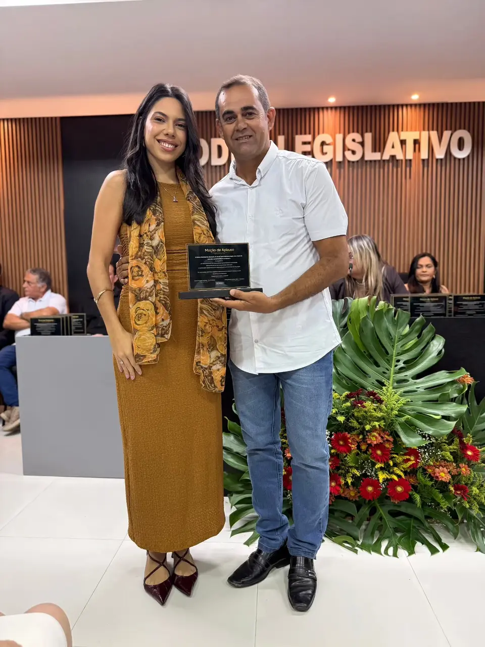Câmara de Assunção homenageia profissionais e empresas em Sessão Solene