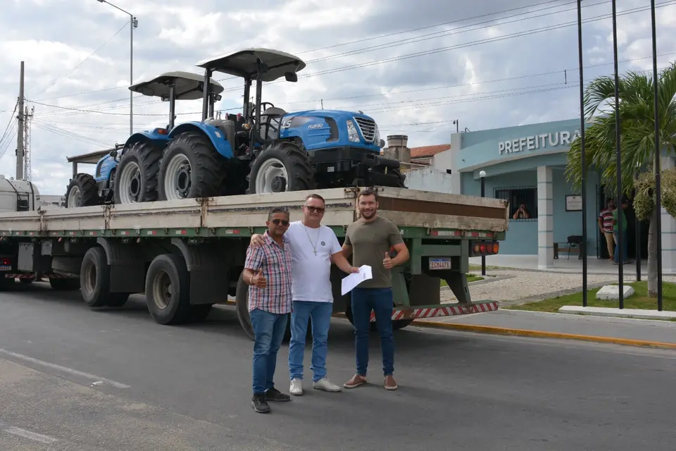 Na tarde desta segunda-feira, 21 de novembro, chegou no município de Assunção dois tratores para servir aos agricultores e agricultoras do município.